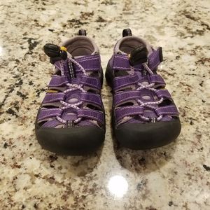 Size 8 purple Keens